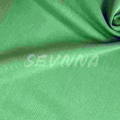 เนื้อผ้าพอลิเอสเตอร์รีไซเคิลในสีต่าง ๆ สําหรับเสื้อผ้าที่มิชอบสิ่งแวดล้อม